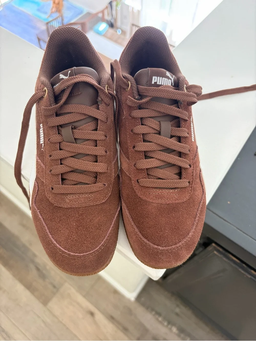 PUMA Womens Classic Suede Sneakers - Brown/White